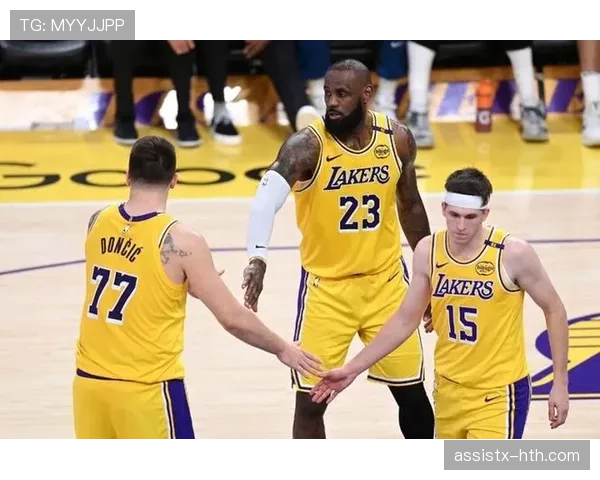 里夫斯与詹姆斯高效联手助湖人险胜劲敌