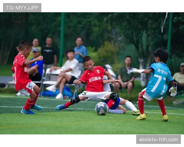 当红足球星携手青训计划，助力年轻球员梦想启航表现亮眼