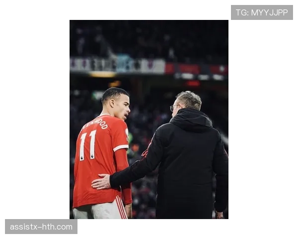 斯图加特主帅盛赞球队攻守兼备，状态回暖迹象明显